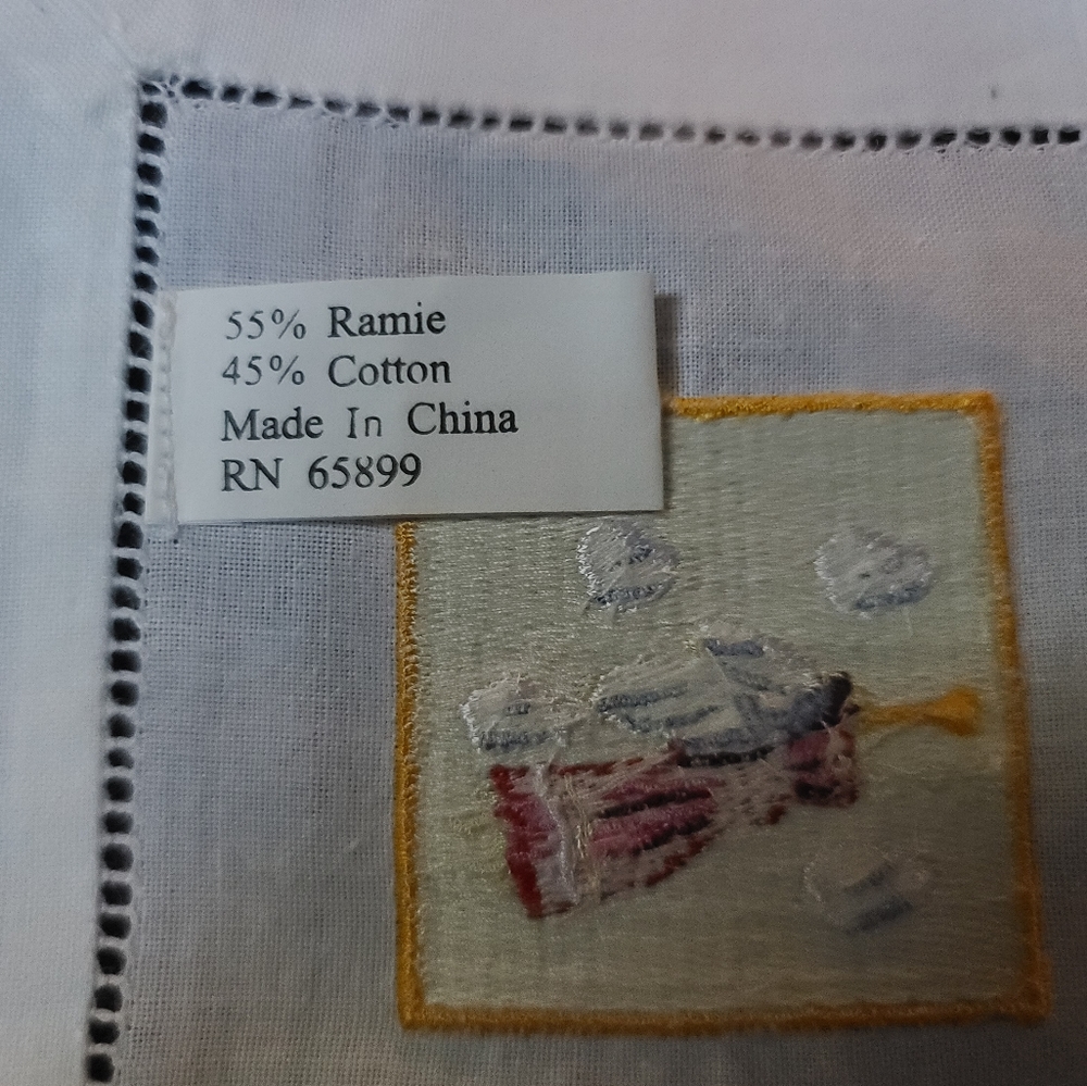 Holiday linen embroidered napkins 6 - Picture 2 of 10